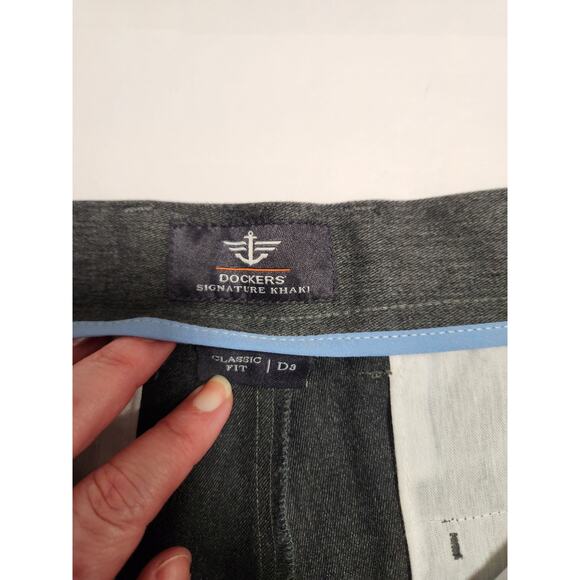 Dockers gray signature Khaki classic fit Mens size 34x34 - Picture 2 of 4